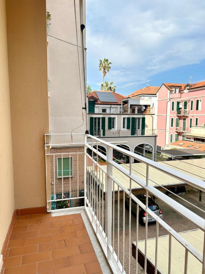 Hostdomus - Casa Corallo Alassio Extérieur photo